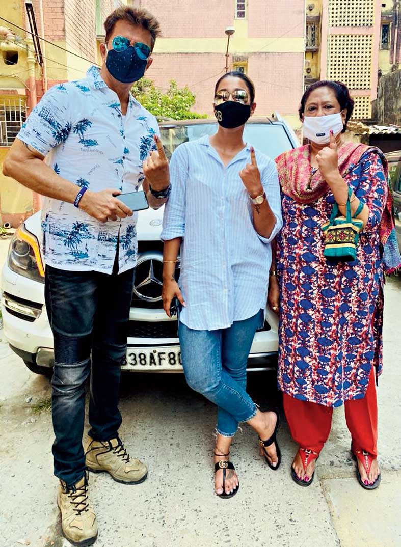 Sayantika with father Guru Prasad Banerjee of Guru’s Dream Gym after casting her vote in Labony School on April 17
