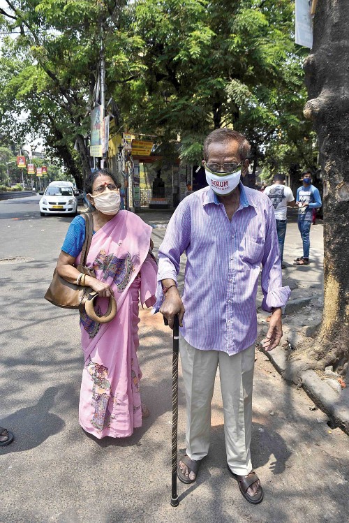 Dipak Sengupta and wife Sabita  outside Maharaja Manindra College in Shyambazar