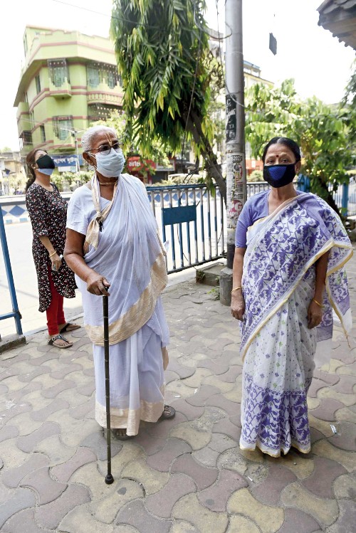 Chanda Rani Biswas outside a polling booth in Shyambazar.