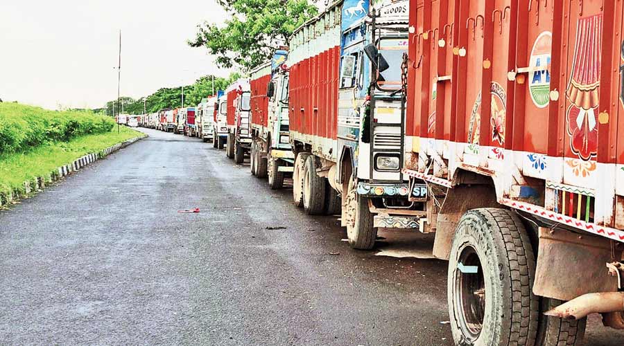 From September 26, the district administration has decided to launch “Suvidha,” an online portal system for vehicle management that has been introduced by the government for seamless movement of vehicles through the border. 