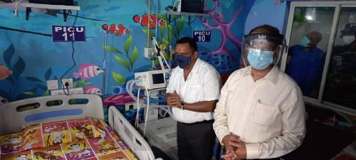 Additional chief secretary Arun Kumar Singh, who accompanied Banna Gupta in Sadar Hospital