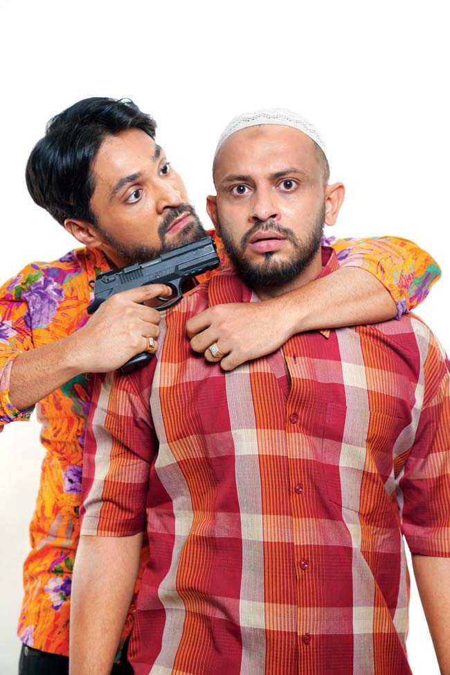 Gourab Chatterjee plays Billa, while Anindya Chatterjee enacts the role of Ali junior