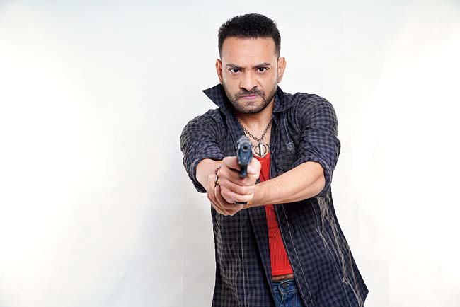Ishaan Mazumdar as Basudeb