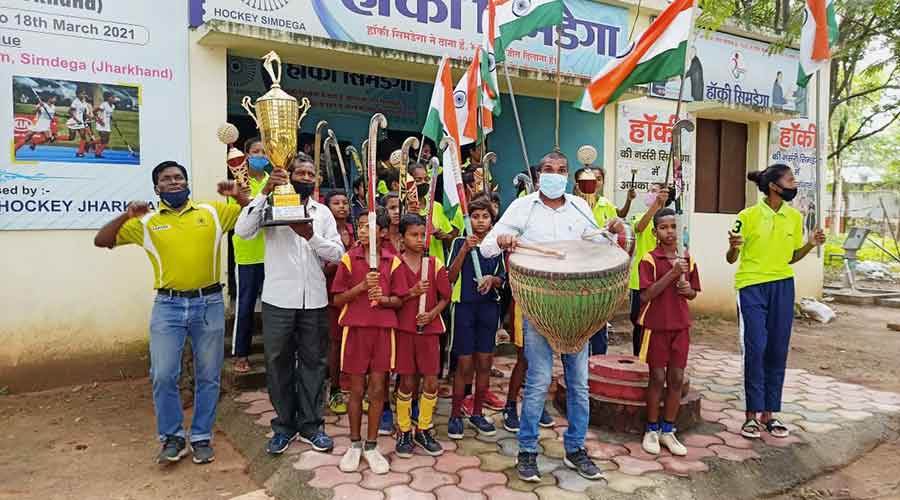 Simdega, which is home to Salima Tete, member of the female Indian squad in Tokyo, saw different activities where in players distributed sweets, toffees and other goodies. Holding dummy trophies, many danced to the tumes of nagadas in some places. 