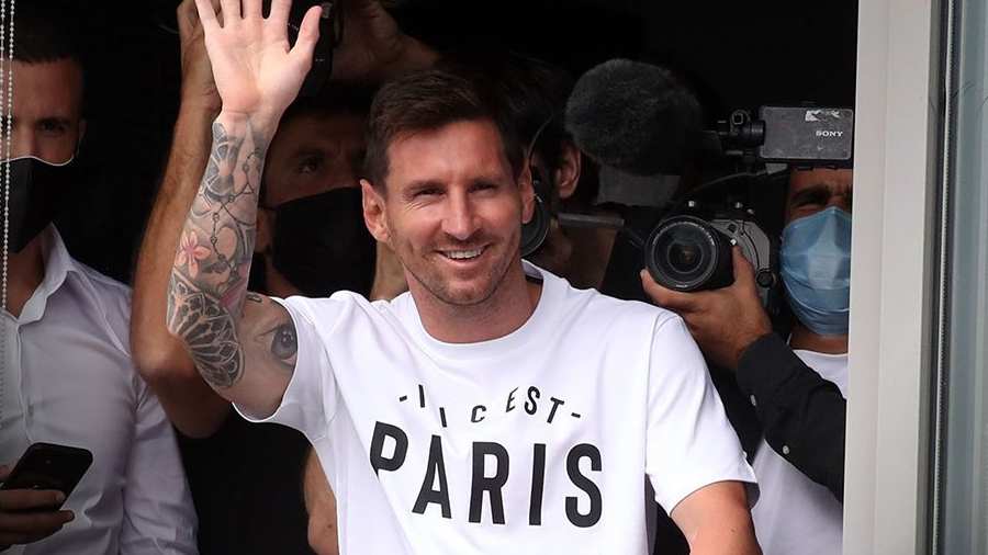 Lionel Messi greeted by fans at the airport in Paris.