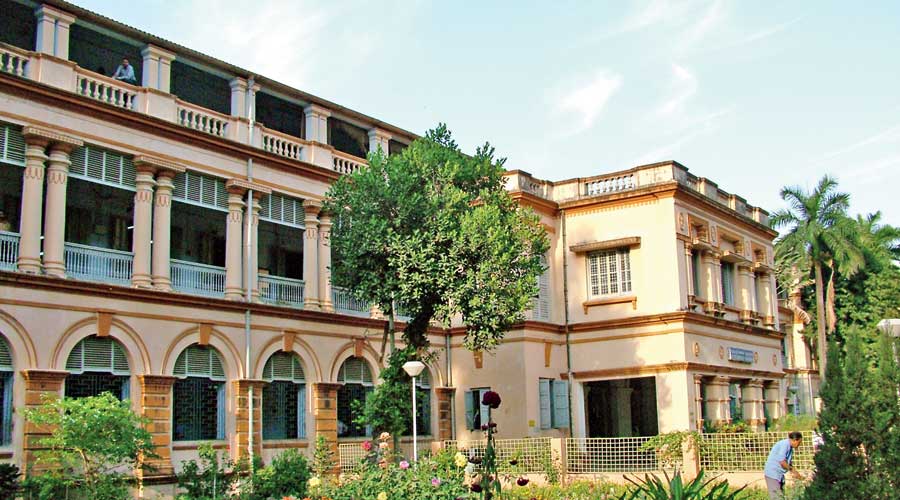 Education Jadavpur University seeks applications for hostel