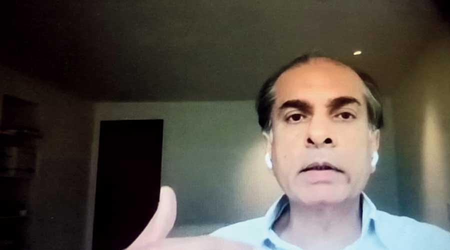 Historian Sunil Khilnani speaks at the discussion