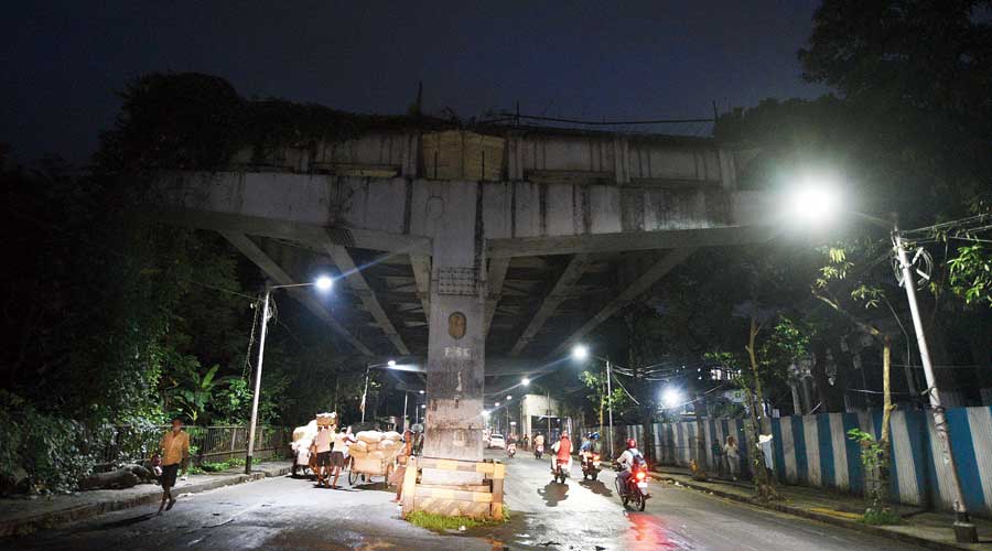 Demolition of Vivekananda Road flyover enters third phase