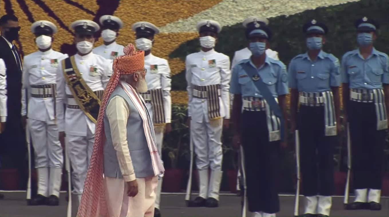 Narendra Modi inspects the Guard of Honour Red Fort.