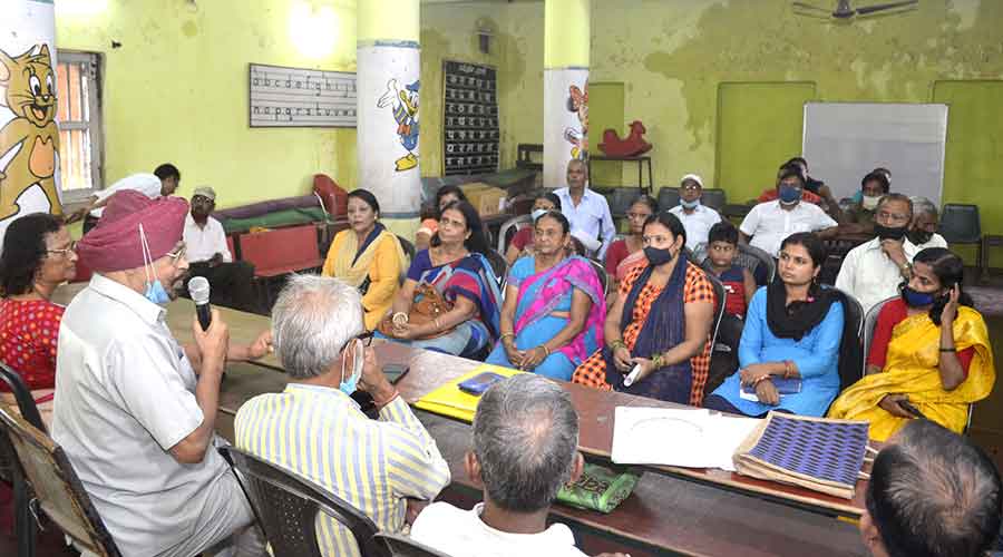 Members of the FCI VSS Employees Welfare Association hold a meeting with the widows and family members of former FCI employees at Sindri in Dhanbad on Thursday.