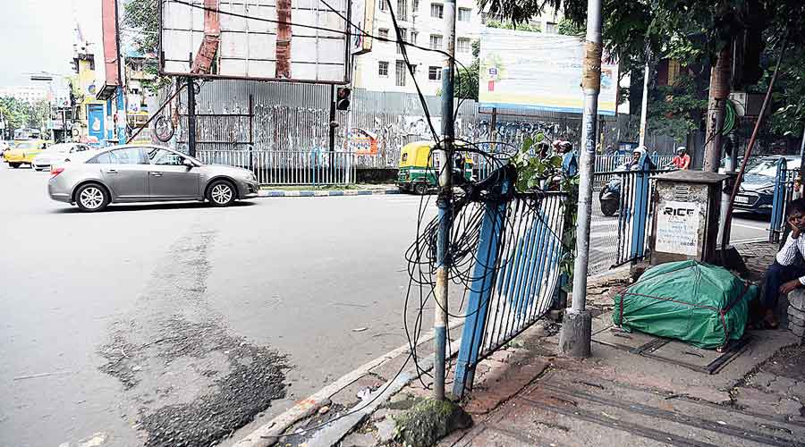 Bundles of wires tied to lamp posts along Ballygunge Circular Road on Thursday. 