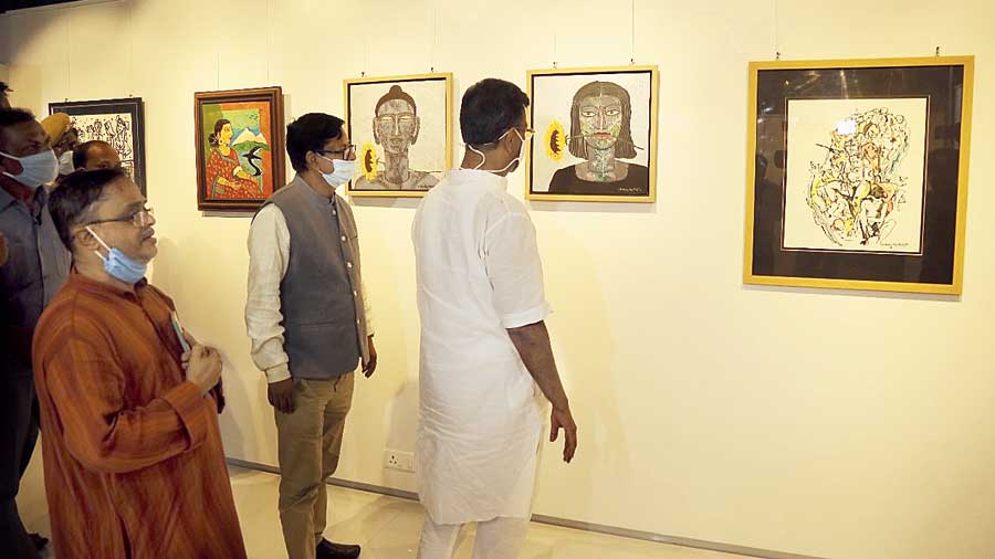 Hidco managing director Debashis Sen and minister Firhad Hakim browse paintings by Ashoke Mullick at Smart Art Gallery. 