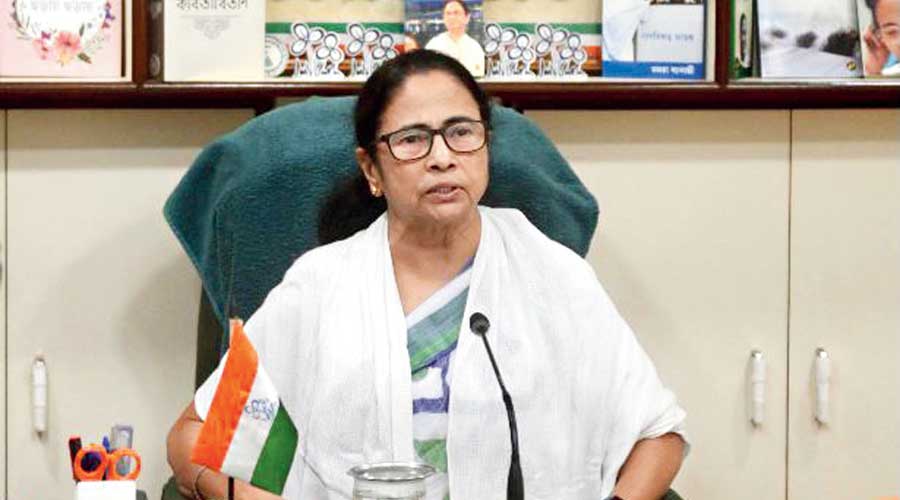Mamata Banerjee  attends the Opposition meeting online  from Calcutta