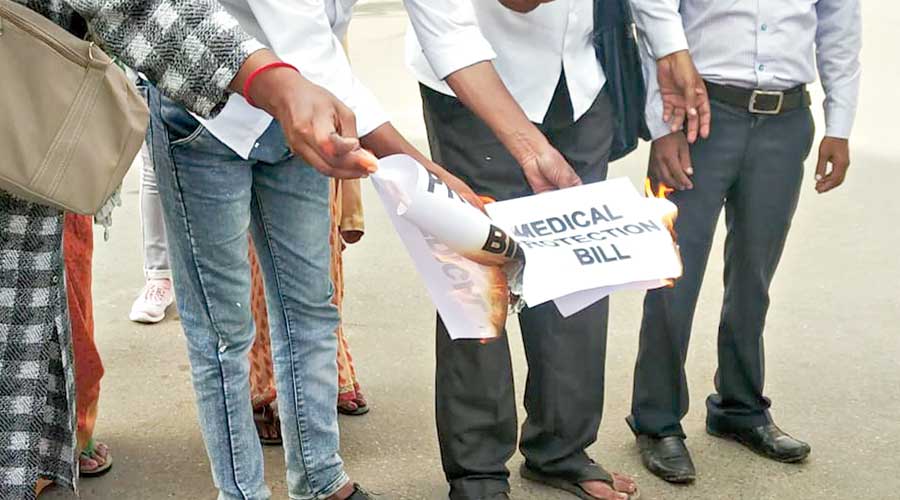 Medical Protection Bill Activists Oppose Medical Protection Bill In Ranchi Telegraph India