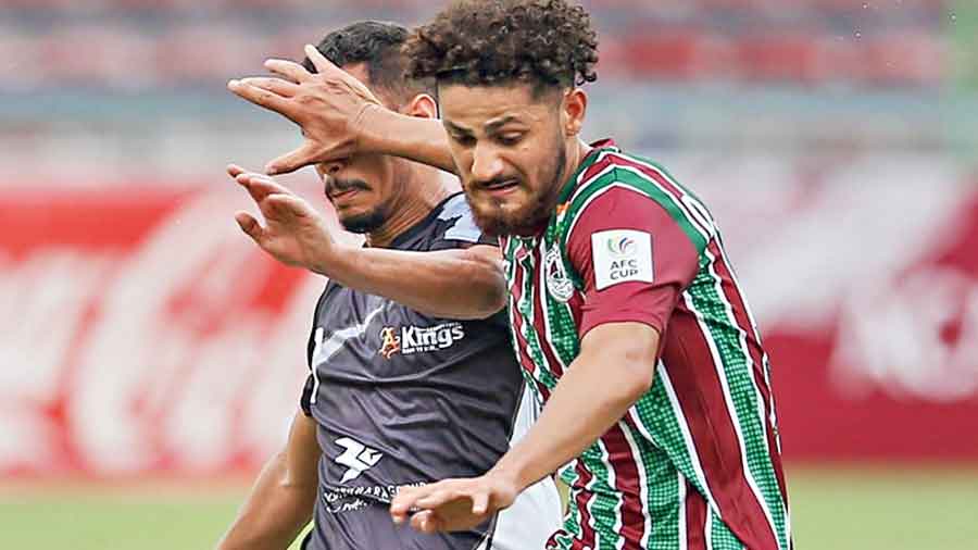 Mohun Bagan’s Deepak Tangri (right) vies for the ball with a Bashundhara Kings player at the National Stadium in Male on Tuesday. 