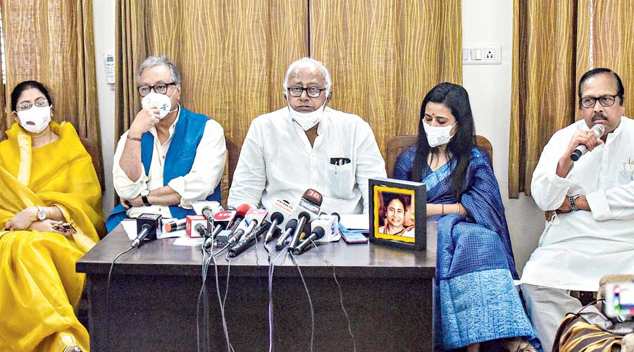 (From left) Trinamul leaders Sajda Ahmed, Jawhar Sircar, Saugata Roy, Mahua Moitra and Sukhendu Sekhar Ray at a news meet in Delhi on Thursday. 