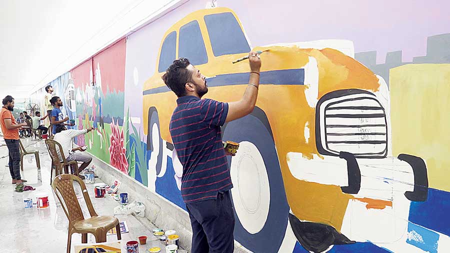 Sayan Mukherjee works on a mural on the wall of the yet-to-open subway from Rabindra Tirtha to Smart Plaza across the Major Arterial Road. 