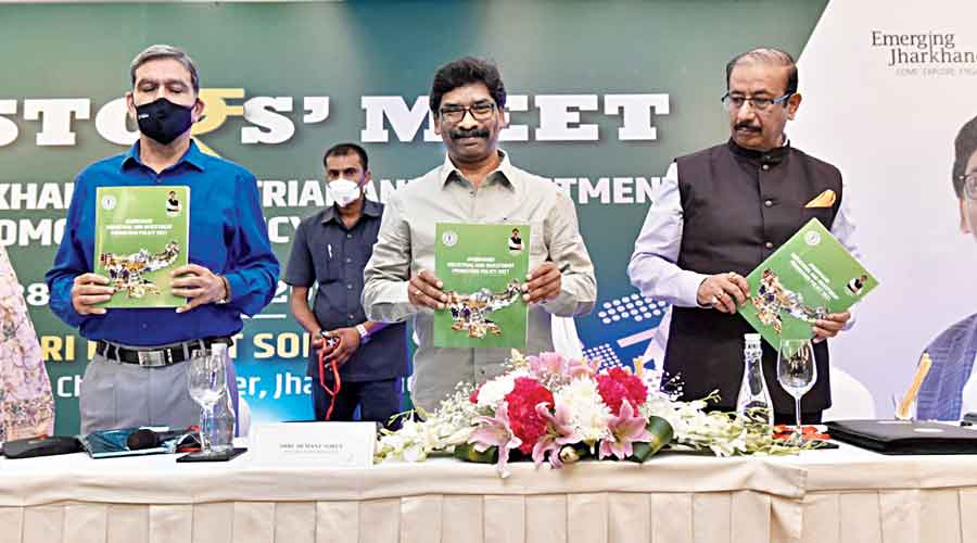 Chief minister Hemant Soren (centre) unveils the Jharkhand Industrial and Investment Promotion Policy 2021 in New Delhi on Saturday.