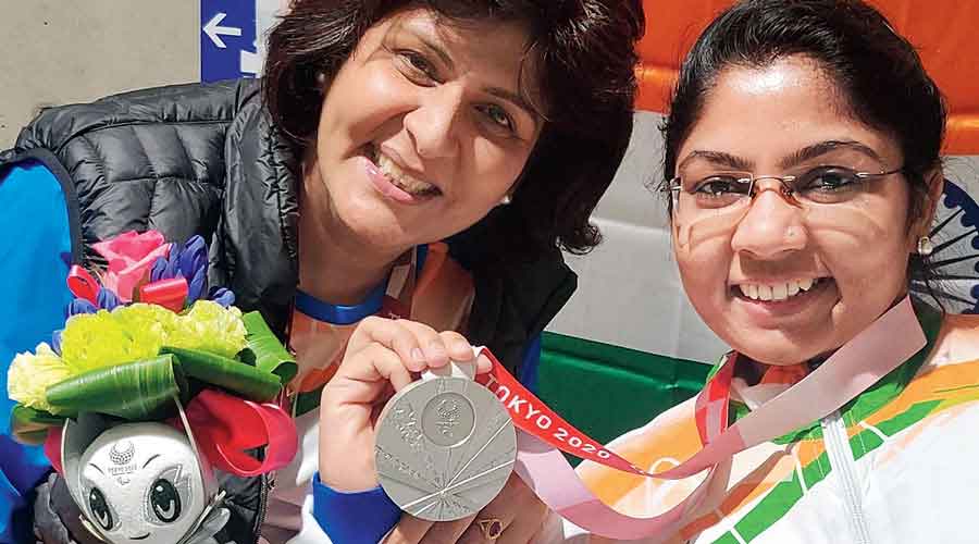 Bhavinaben Patel (right) with Paralympic Committee of India chief Deepa Malik after the paddler won the silver medal at the Paralympics in Tokyo on Sunday. 