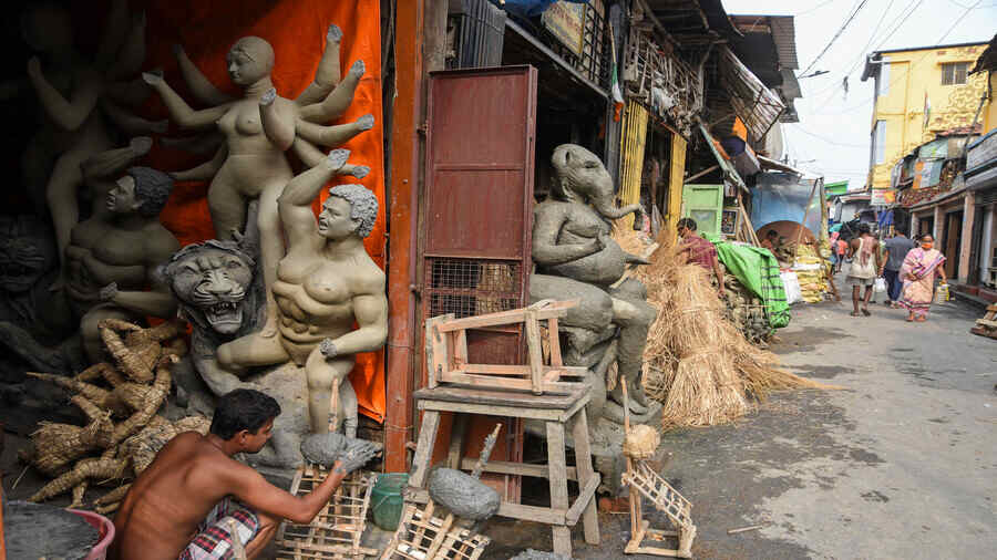 The lanes and bylanes of Kumartuli are mostly empty. Missing is the frenzy among artisans, helpers and labourers