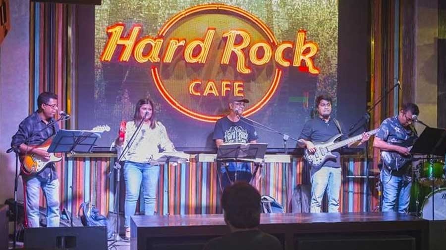 Crest performs at Hard Rock Cafe