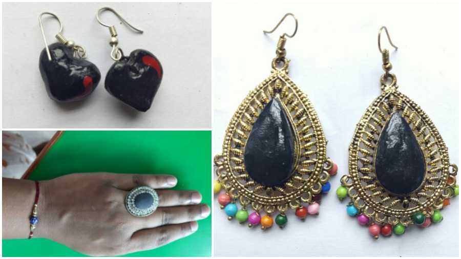 Few jewellery items designed using coal