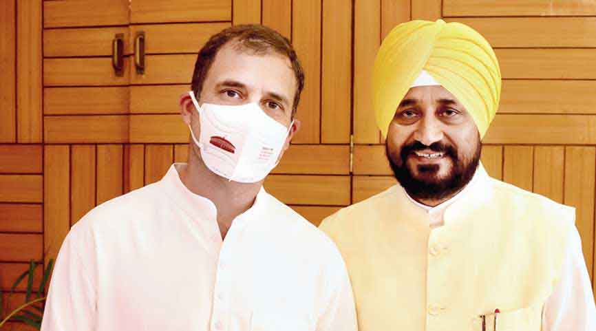 Rahul Gandhi (L) with Charanjit Singh Channi in an earlier meeting