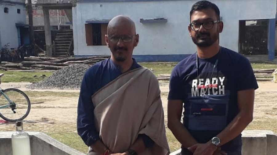 Moitra alongside fellow cyclist for the last leg of Anantha Yatra, Samrat Moulik, at Shridham Gangasagar Swami Kapilananda Vidyabhaban