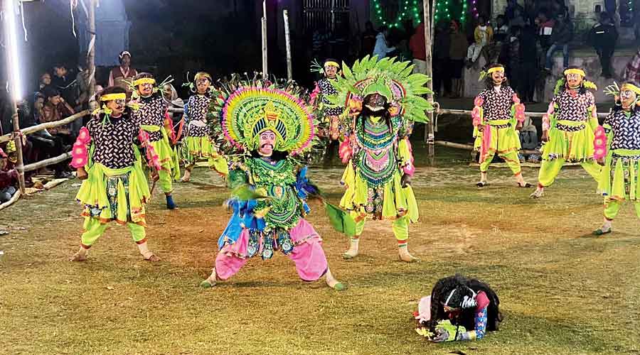 chhau-dance-in-a-first-chhau-artistes-wow-audience-with-tagore-opera