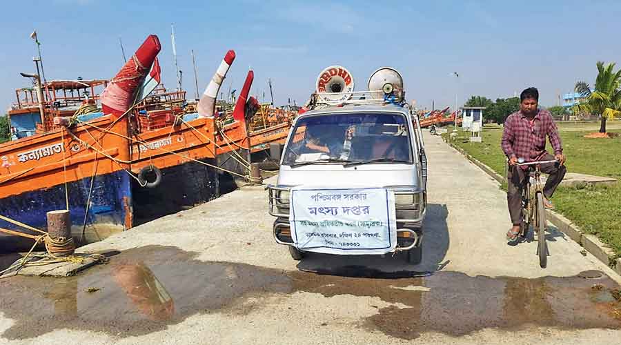 A vehicle with microphone alerts people in coastal Diamond Harbour of South 24-Parganas on Thursday to the upcoming Cyclone Jawad. 