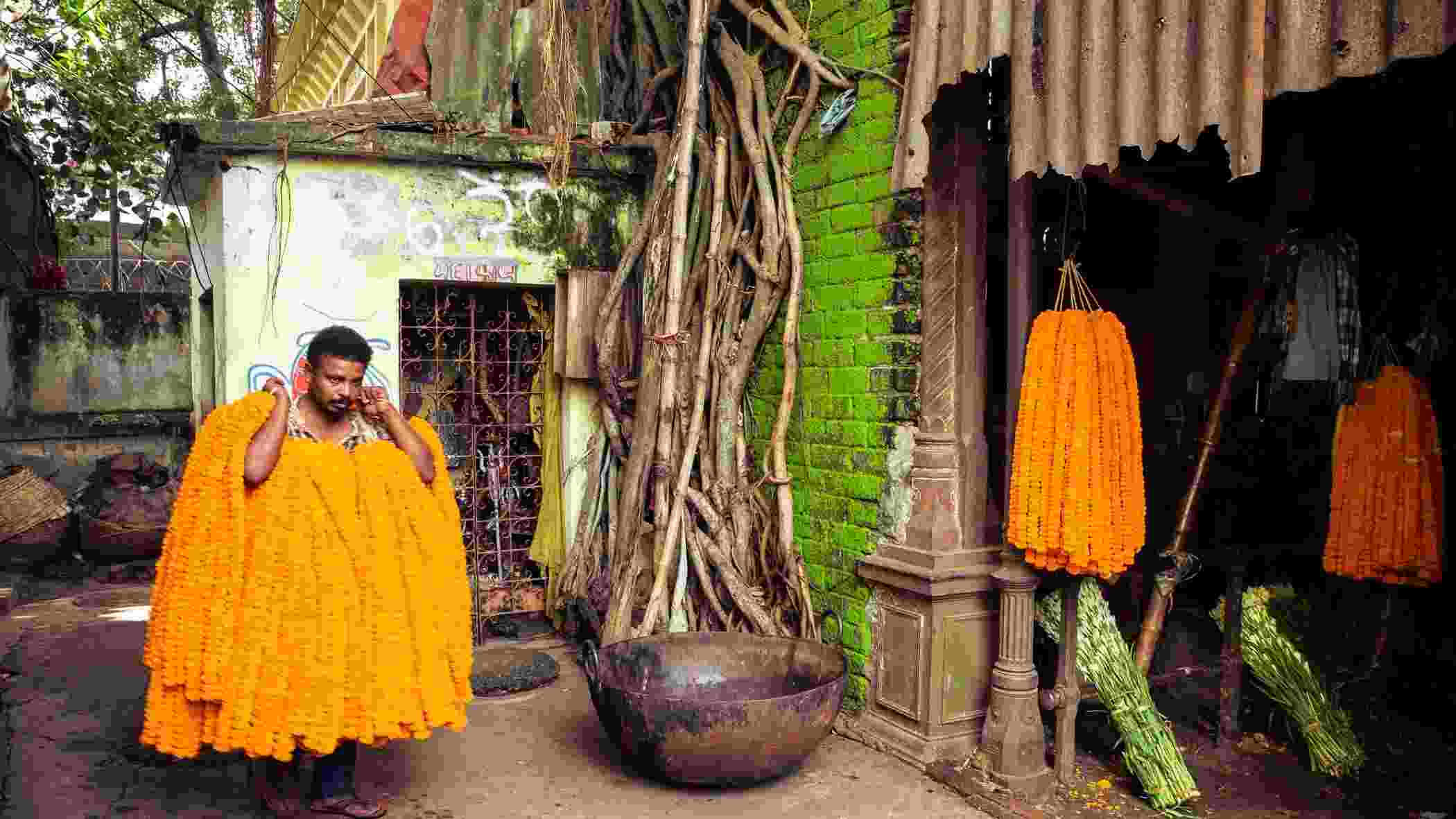 Scenes at Hooghly’s flower market make for many a great frame