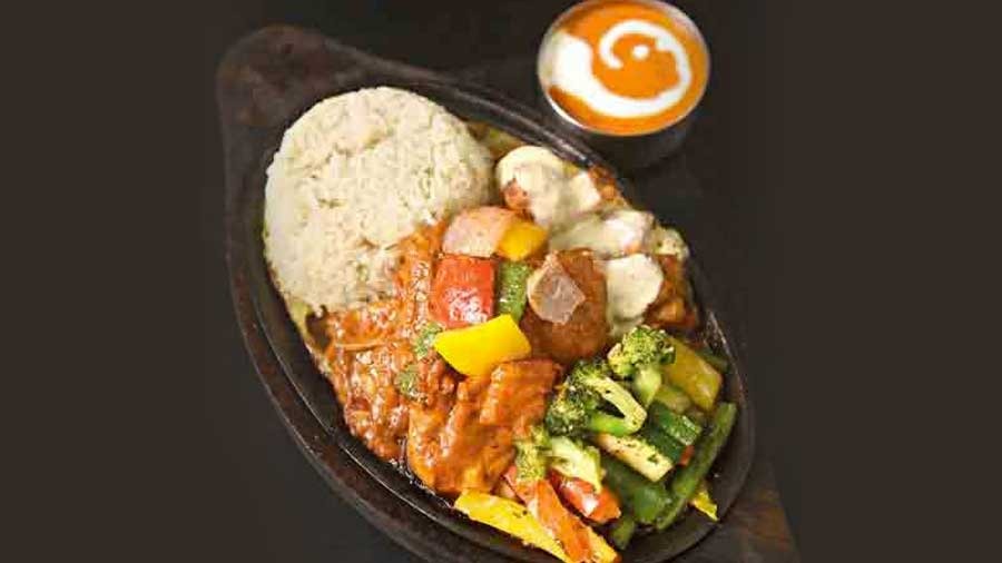 Grilled Murg Makhanwala Sizzler: Makhani sauce and chicken but as a sizzler, which is served with a side of greens, creamy potatoes and herbed rice. It is a perfect fusion that will help satiate your desi food cravings. Rs 420