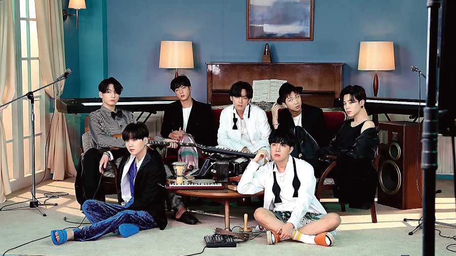 The BTS Universe (or BU) shows seven close friends navigating the troubles and temptations of youth with one of them mysteriously time-travelling in an effort to save the others. Some of the primary materials supporting the Universe are the Notes (small booklets which have diary-like entries from each friend and provided with some of the BTS albums), the Save Me webtoon and videos like Comeback Trailers and Highlight Reels