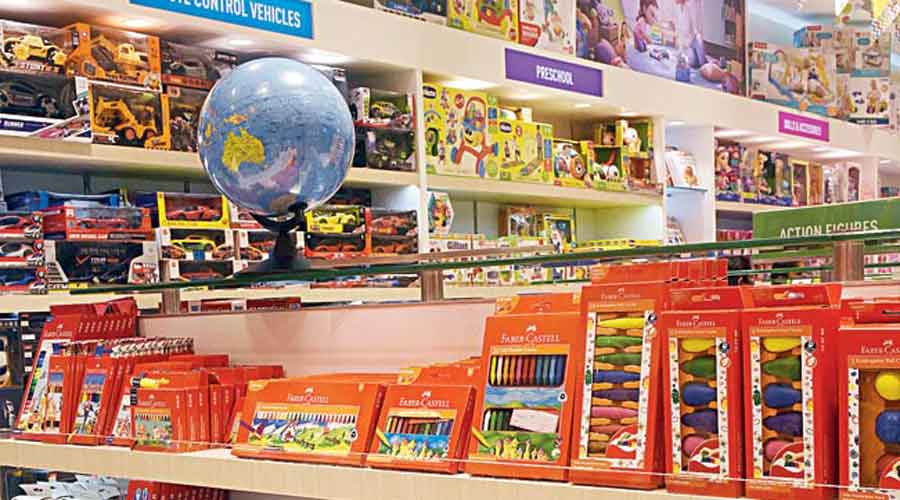 The store has a few dedicated sections for school stationery items, including a separate art and craft section, which has  pens, pencils, crayons, colour pencils and lots of other items from Faber-Castell. There are varieties of paints and craft activity kits for kids to pick up for their art and craft hobbies.