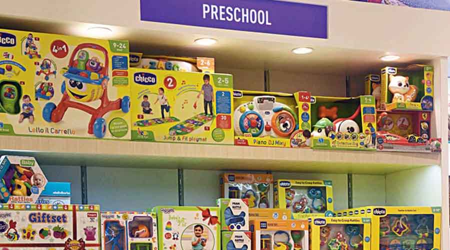 The preschool section is dedicated to toys that stimulate mental growth of the child, and encourage them to discover new things through touch and feel. It has battery-operated toys for infants up to two years age from brand Chicco, a large collection of stacking and nesting blocks from Fisher-Price, Funskool toy train, aeroplanes, pulling ducks, snails and various other animals in various shapes and colours.