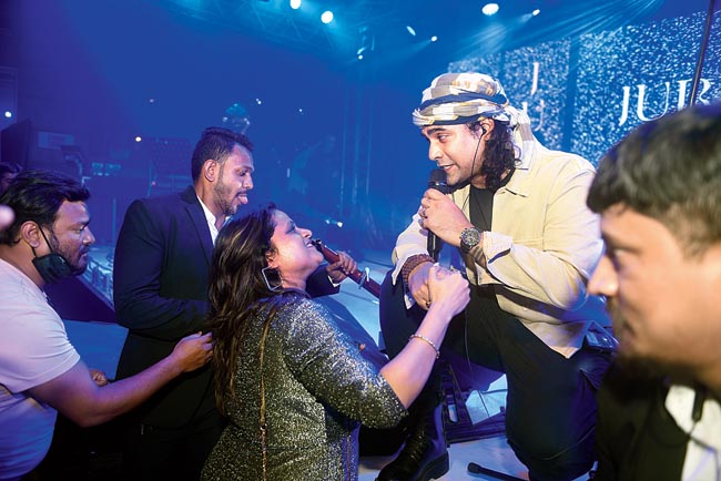 Fan moments: Manisha Rajgaria was one of the few lucky people to have got the opportunity to personally interact with Jubin Nautiyal during the concert. “That day was the best day of my life. It was a great experience. I love Jubin Nautiyal. He’s always in my dreams. The event was well organised and meeting Jubin was 100 per cent my dream come true. When he held my hand, it took me to the next level,” the die-hard fan told us later. Manisha’s favourite Jubin song is Tum hi aana.