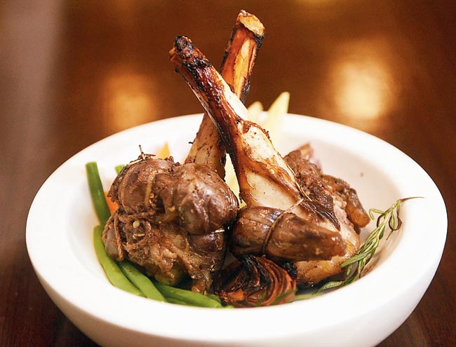 Roasted Lamb Shank in Pepper Sauce: That feeling when the meat slides off the bone and melts in your mouth! This mouth-watering Roasted Lamb Shank in pepper sauce will surely start the party on your taste buds.