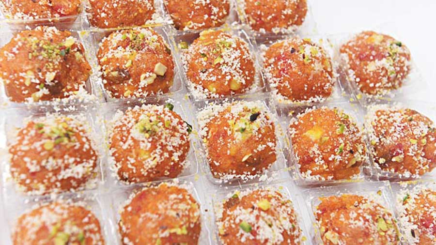 When we think of Bengali sweets, Special Darbesh is surely going to be a part of our list! Its sweet aroma and taste, will not let you stop at one! Rs 30 per piece @Bojonath Grand Sons (Salkia)