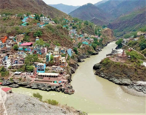 There are cave tours, village walks and a fascinating trip called The Devprayag Diaries where one can see the rivers Bhagirathi, Alaknanda and the mythological Saraswati meet to form the Ganga