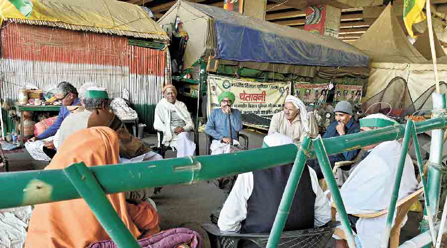 Farmers at the Ghazipur border meeting