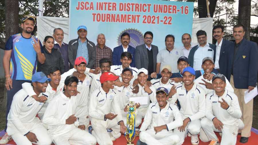 Jubilant players of Ranchi with their winning trophy and along with guests during the prize distribution ceremony of JSCA Inter District Under-16 Cricket Tournament at Tata Digwadih Stadium in Dhanbad .