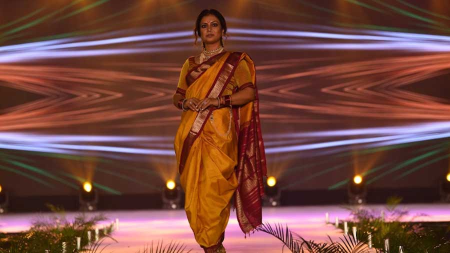 Deepti Kulkarni, dressed in Maharashtrian attire