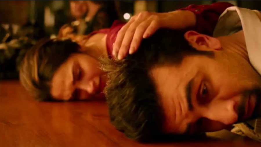 Deepika Padukone and Ranbir Kapoor in an iconic moment from 'Agar Tum Saath Ho'