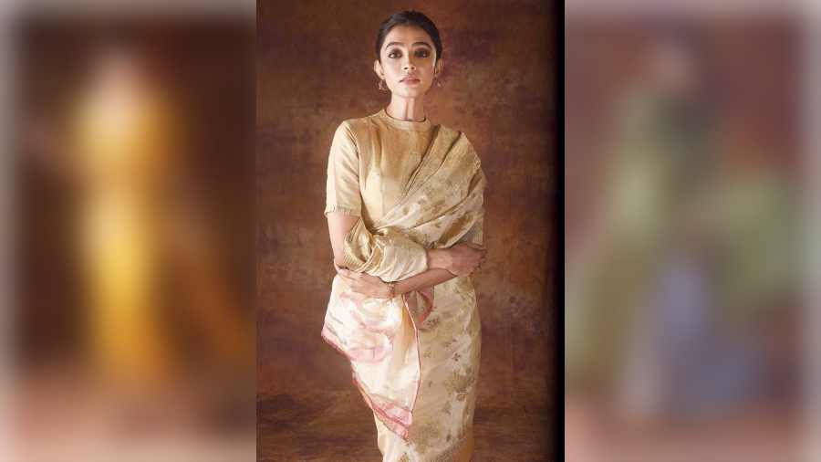 The classic and classy white-and-gold colour palette on tissue silk is inspired by the designer’s visit to the Shanti Stupa, standing tall in shades of pristine white and gold. Detailed with floral motifs, the pale pink narrow border accentuates the white and gold on the sari. “It looked so serene that I fell in love with the art on the architecture and knew that in my next piece, I wanted this. The fabric adds to the richness of the sari,” said Pinki.