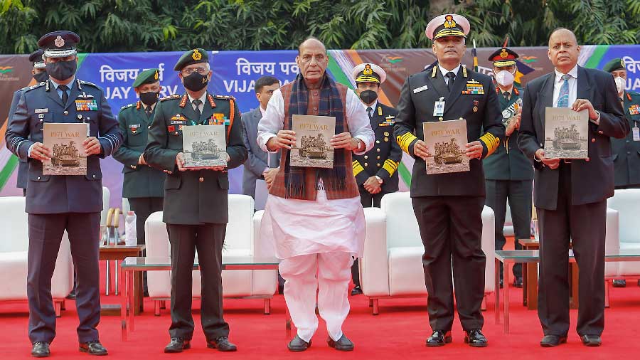 Defence Minister Rajnath Singh along with Defence Secretary Ajay Kumar, Air Force Chief Air Chief Marshal V.R. Chaudhari, Army Chief General M.M. Naravane and Navy Chief Admiral R Hari Kumar, releases a coffee table book titled ‘The 1971 War: An Illustrated History’ during a gathering as part of Swarnim Vijay Varsh celebrations