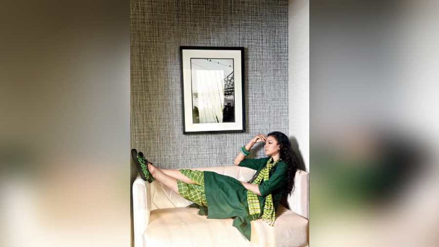 Fusion fashion at its best! Nayanika teamed a bottle-green khadi dress with gamchha pants and muffler. “My favourite colour is green but I am fussy with the tone,” said Bibidi. We love the shoes. Those pairs are also a testament to Bibidi’s passion, which she has passed on to her team. “I wanted these shoes but I make shoes with fabric. My office team got me recycled rubber shoes and we did the painting,” she said.