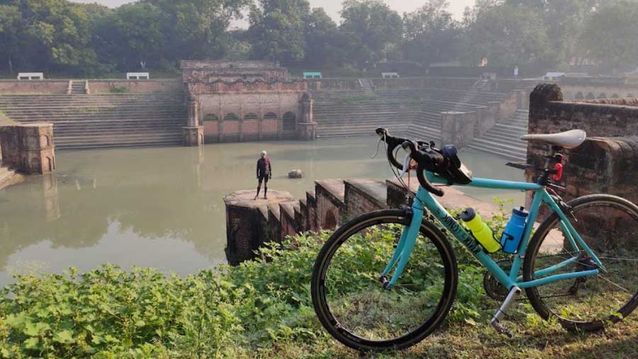 When the Anantha Yatra halted briefly to take in the beauty of Rani ka talab in Fatehpur