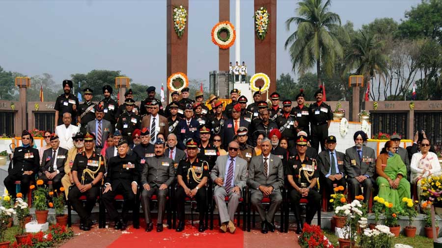 SALUTE TO ’71 HEROES: Army personnel and others pose for a group photograph at Fort William on Thursday, December 16. On the golden jubilee of India’s victory over Pakistan in the 1971 Bangladesh Liberation War, a memorial service in honour of the martyrs was held in Kolkata. The day was observed as the 50th Vijay Diwas across the nation