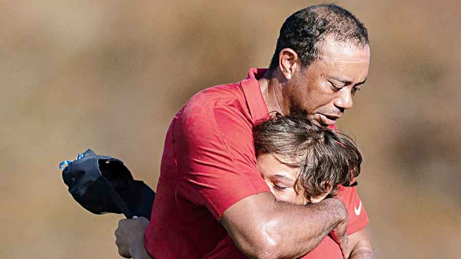 tiger-woods - PNC Championship: Tiger Woods doffs hat to 12-year-old