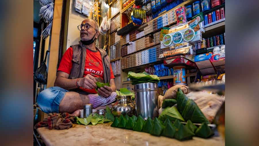 Omnath catching up with a customer at Quality Paan shop in his typically affable manner